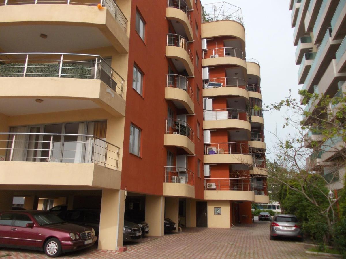 The Regent 10, Zona Vega